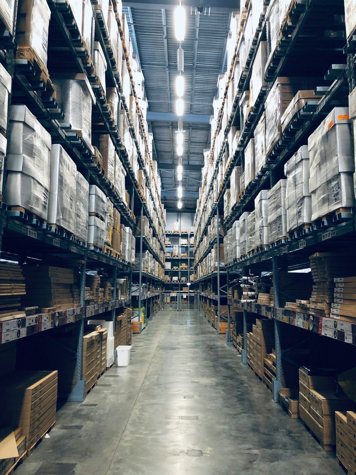 Distribution warehouse with filter cabinets
